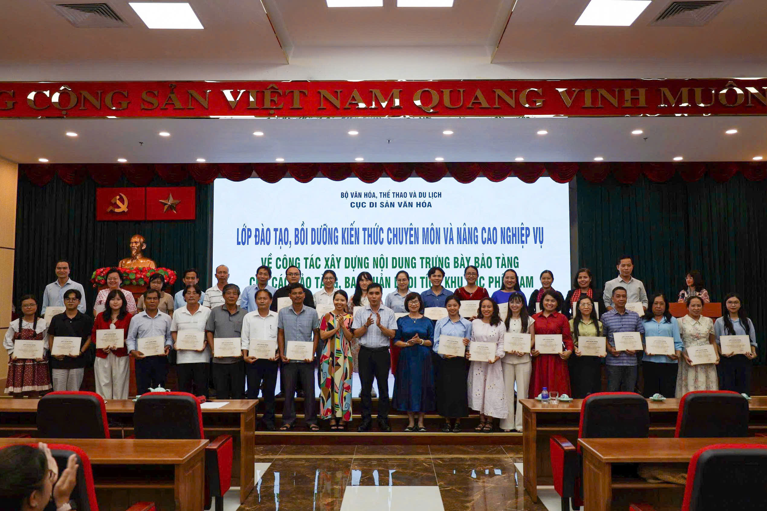 NÂNG CAO KIẾN THỨC CHUYÊN MÔN, NGHIỆP VỤ QUA CÁC LỚP ĐÀO TẠO, BỒI DƯỠNG CỦA CỤC DI SẢN VĂN HÓA 